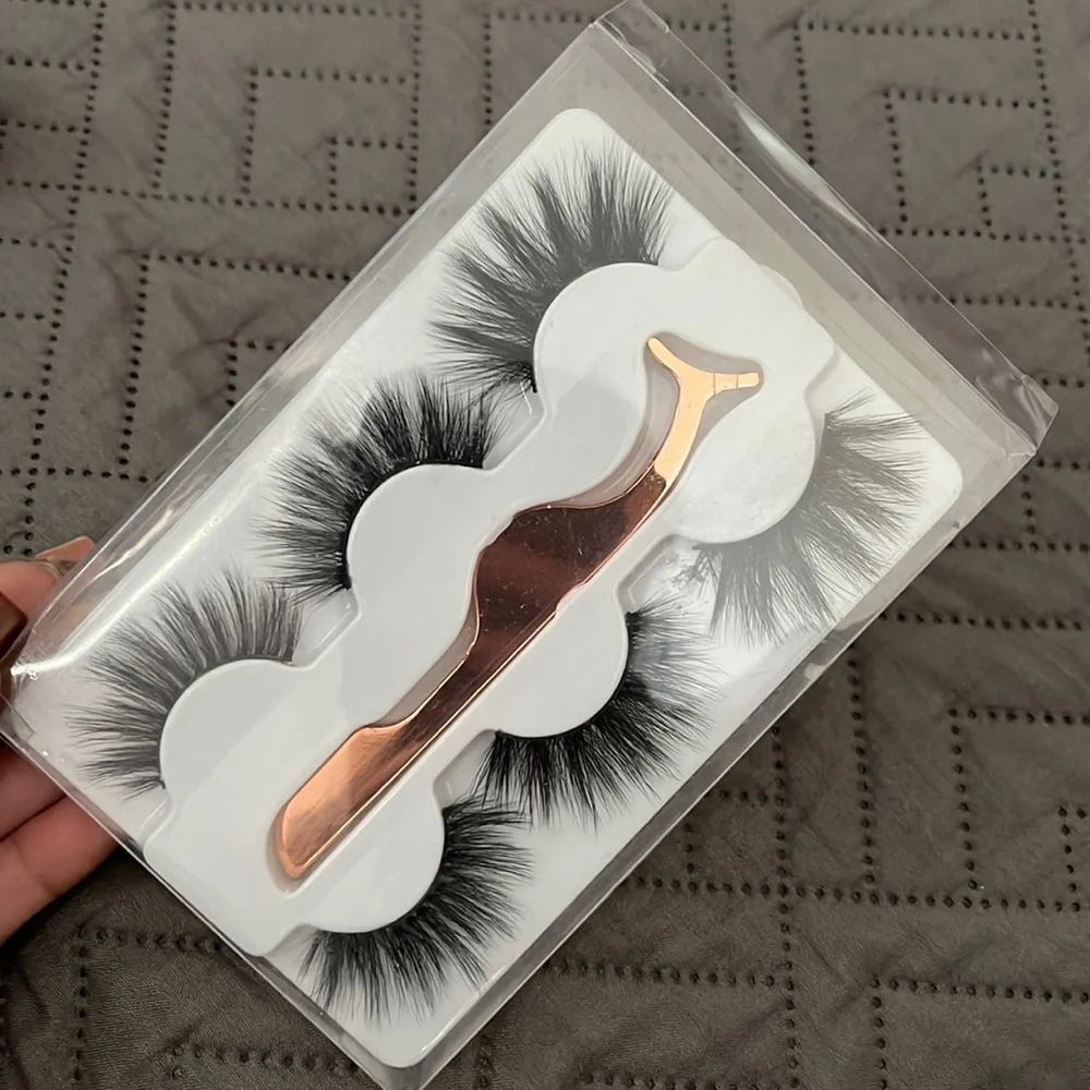 Lashes - Picture 1 of 1